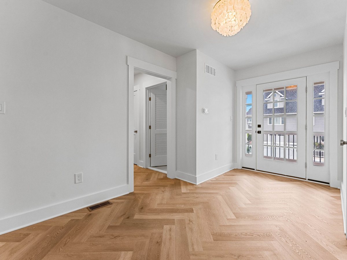 Front entry before staging, empty